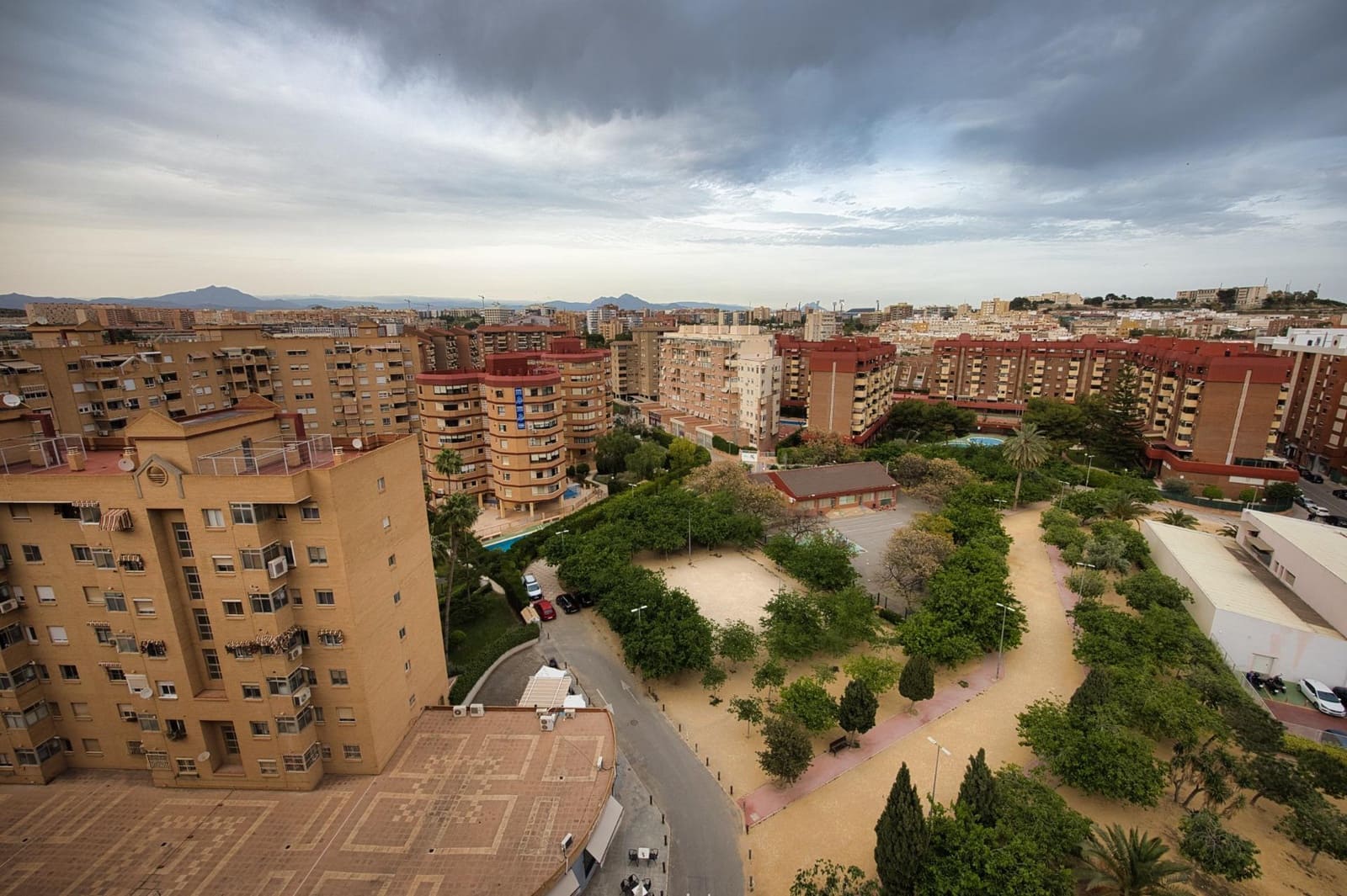 4 slaapkamer Flat te koop in Alicante stad met zwembad garage - € 365.650 (Ref: 9808011)