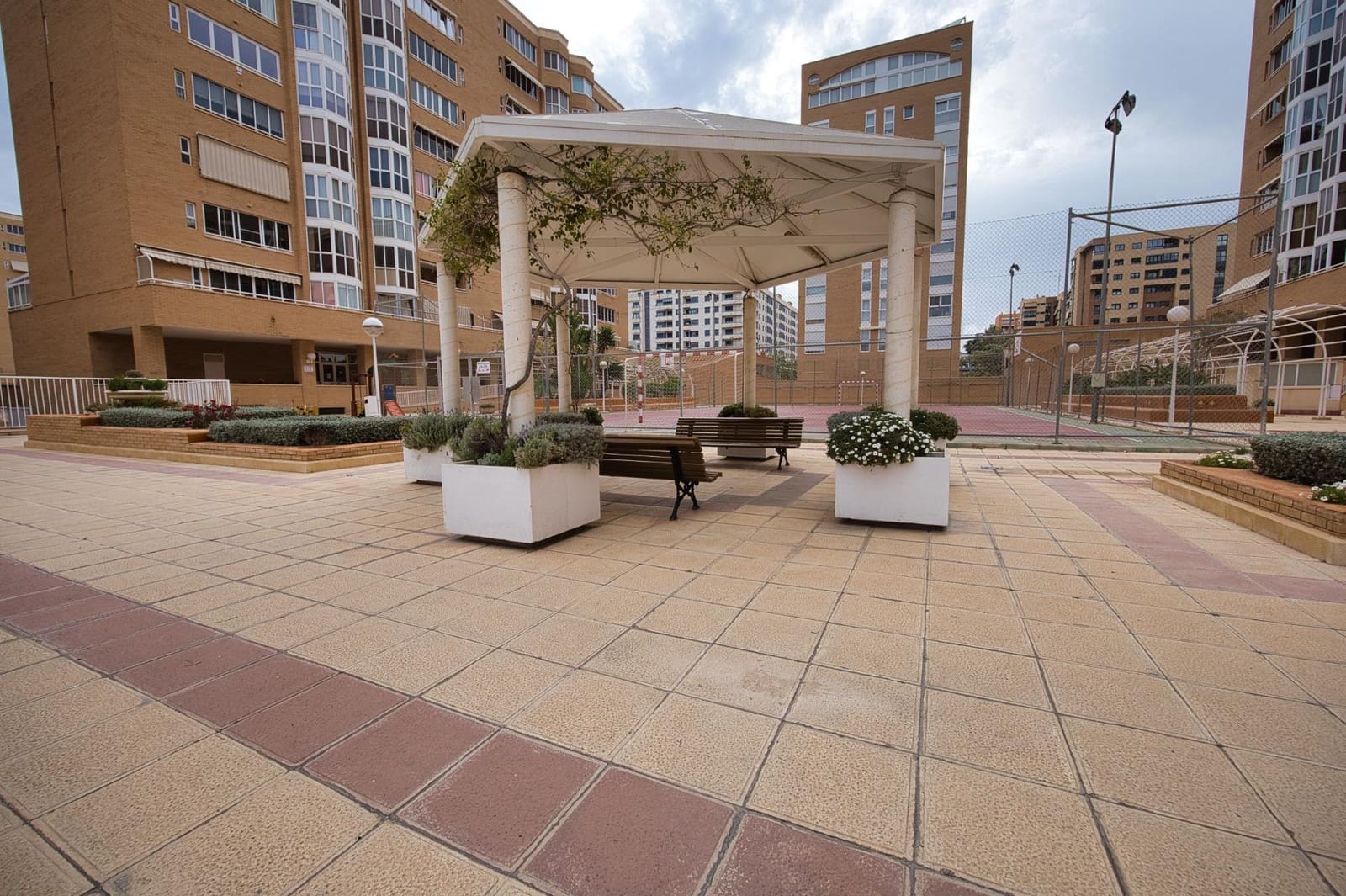 4 slaapkamer Flat te koop in Alicante stad met zwembad garage - € 365.650 (Ref: 9808011)