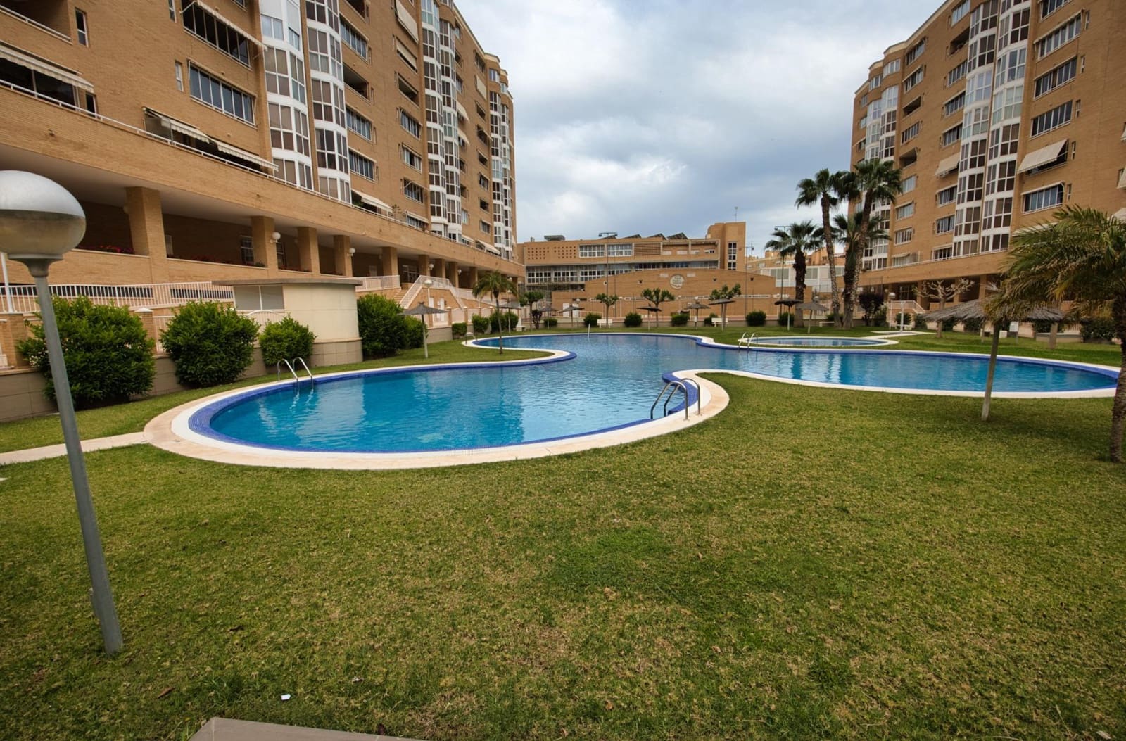 4 slaapkamer Flat te koop in Alicante stad met zwembad garage - € 365.650 (Ref: 9808011)