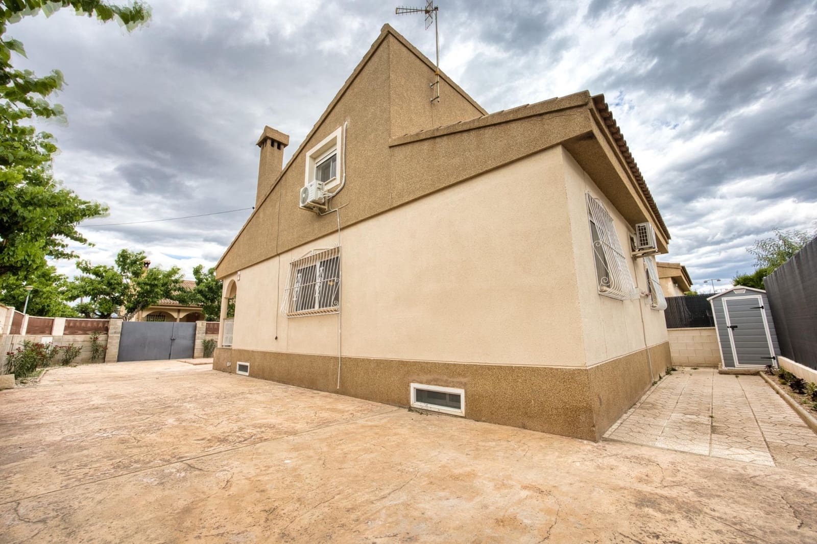 6 bedroom Villa for sale in Muchamiel / Mutxamel - € 396,550 (Ref: 9851795)