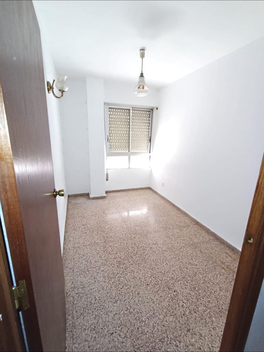 4 bedroom Flat for sale in Alicante / Alacant city - € 242,500 (Ref: 9927447)