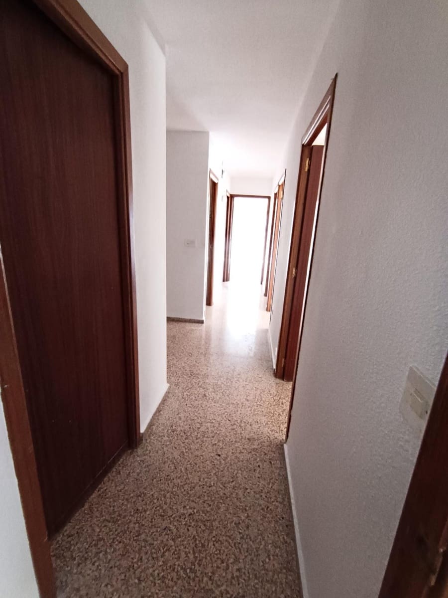 4 bedroom Flat for sale in Alicante / Alacant city - € 242,500 (Ref: 9927447)