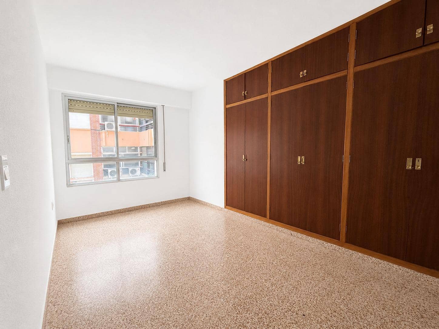 4 bedroom Flat for sale in Alicante / Alacant city - € 242,500 (Ref: 9927447)