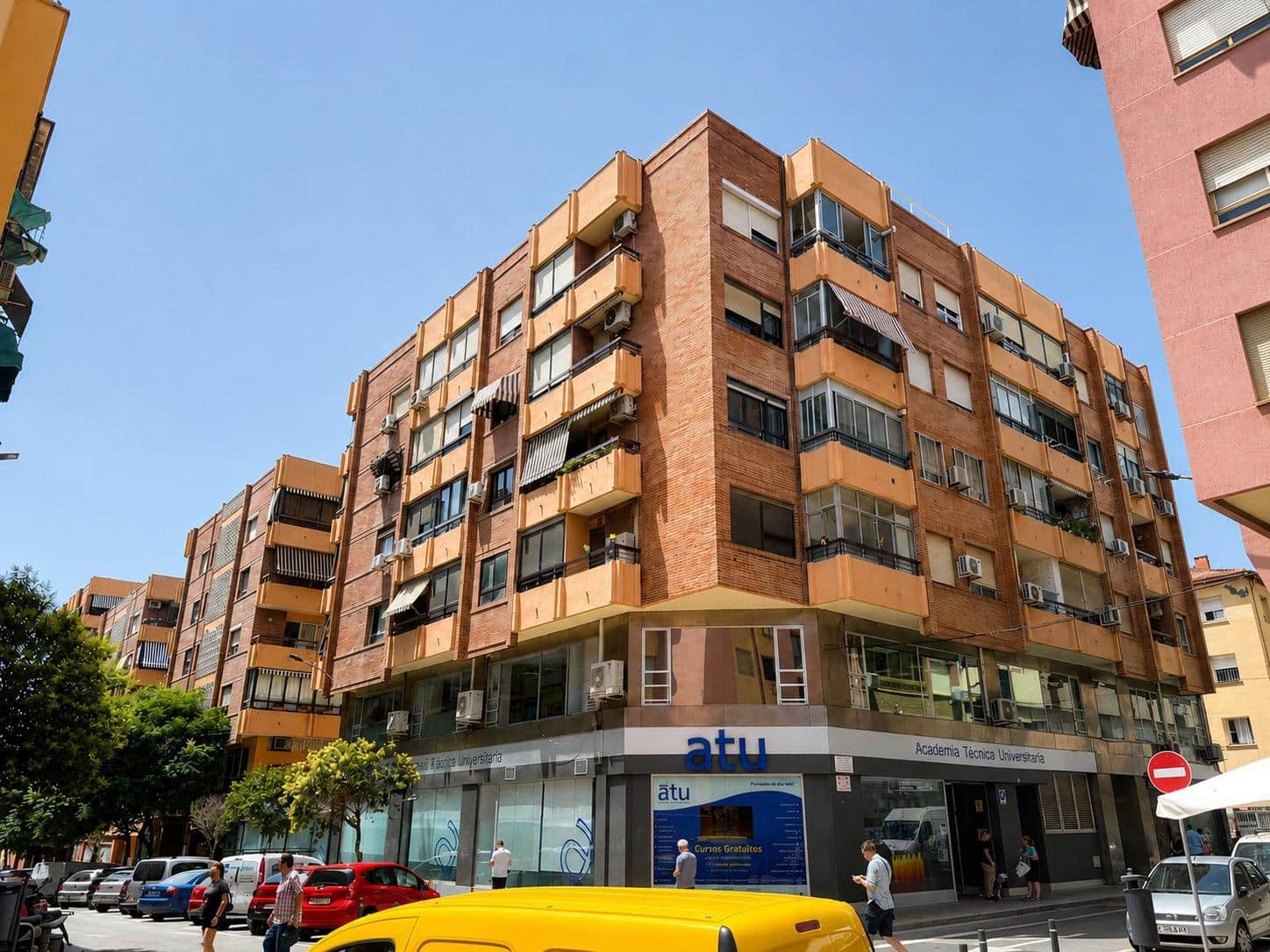 4 bedroom Flat for sale in Alicante / Alacant city - € 242,500 (Ref: 9927447)