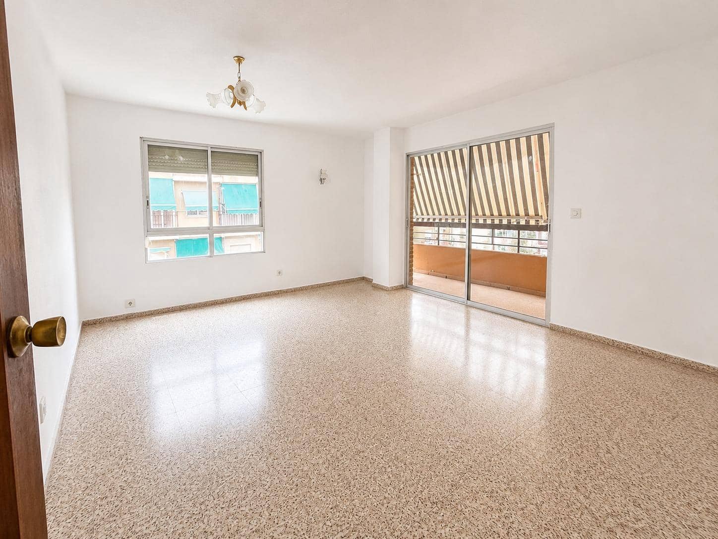4 bedroom Flat for sale in Alicante / Alacant city - € 242,500 (Ref: 9927447)