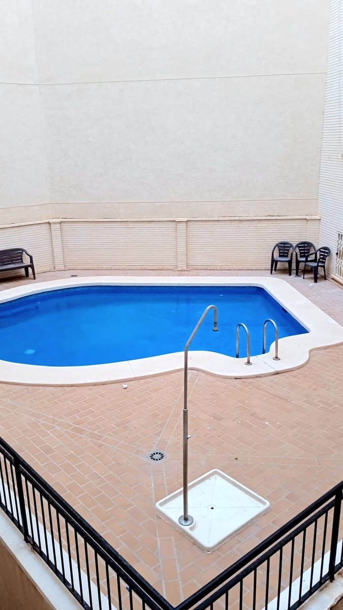 1 slaapkamer Strandappartement te koop in Torrevieja met zwembad - € 136.000 (Ref: 10052045)