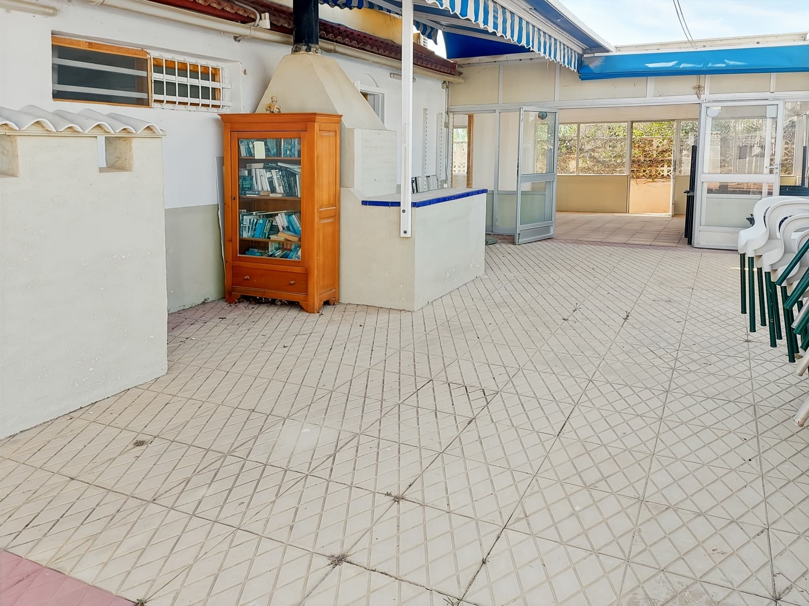 Restaurant/Bar til salgs i Torrevieja - € 206 000 (Ref: 8495418)