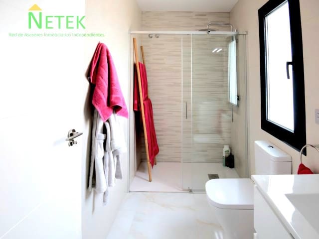 3 sypialnia Willa na sprzedaż w Pinar de Campoverde z basenem garażem - 439 000 € (Ref: 8816266)