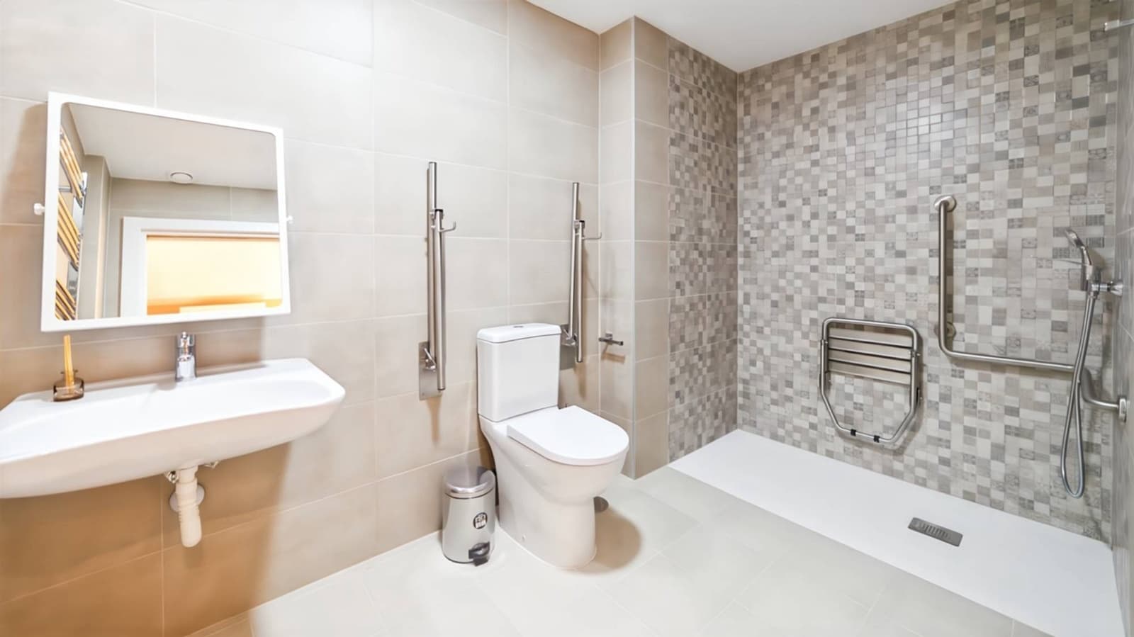 1 sypialnia Apartament przy plaży na sprzedaż w Pilar de la Horadada z basenem - 182 000 € (Ref: 8940540)