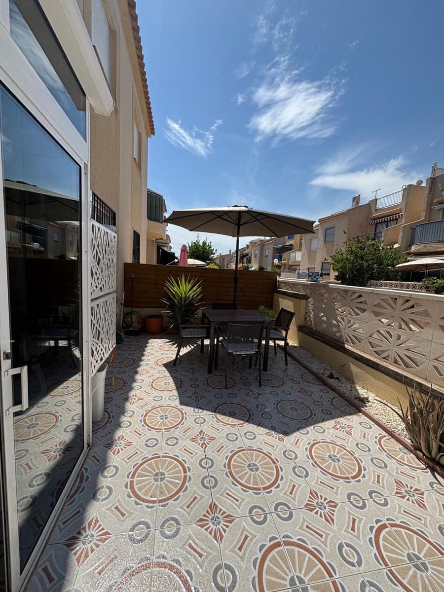 Casa de 2 habitaciones en Torrevieja en alquiler - 700 € (Ref: 9143724)