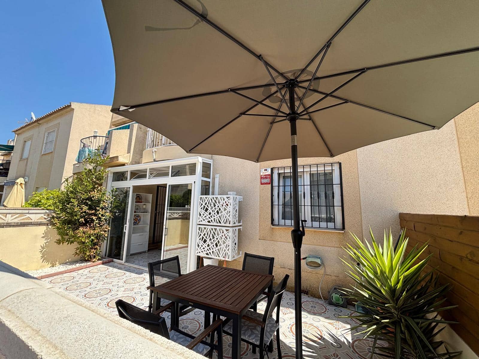 Casa de 2 habitaciones en Torrevieja en alquiler - 700 € (Ref: 9143724)