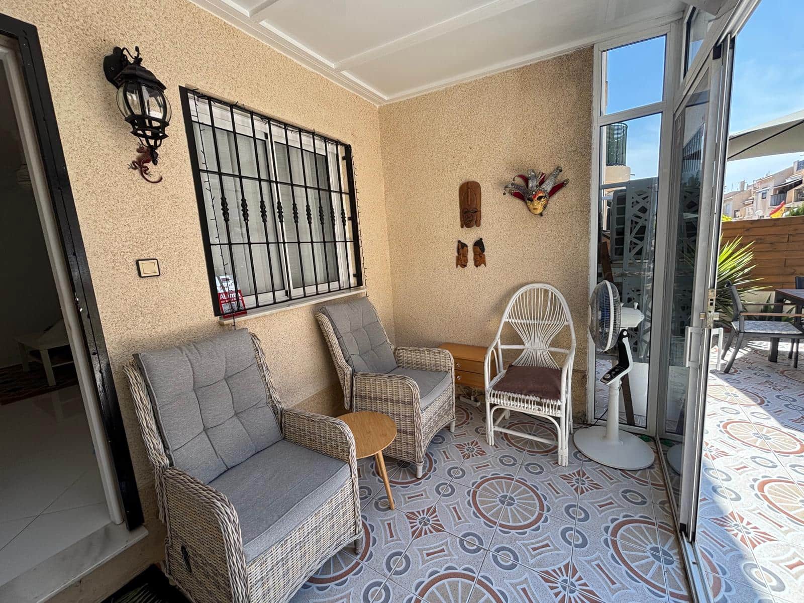 Casa de 2 habitaciones en Torrevieja en alquiler - 700 € (Ref: 9143724)