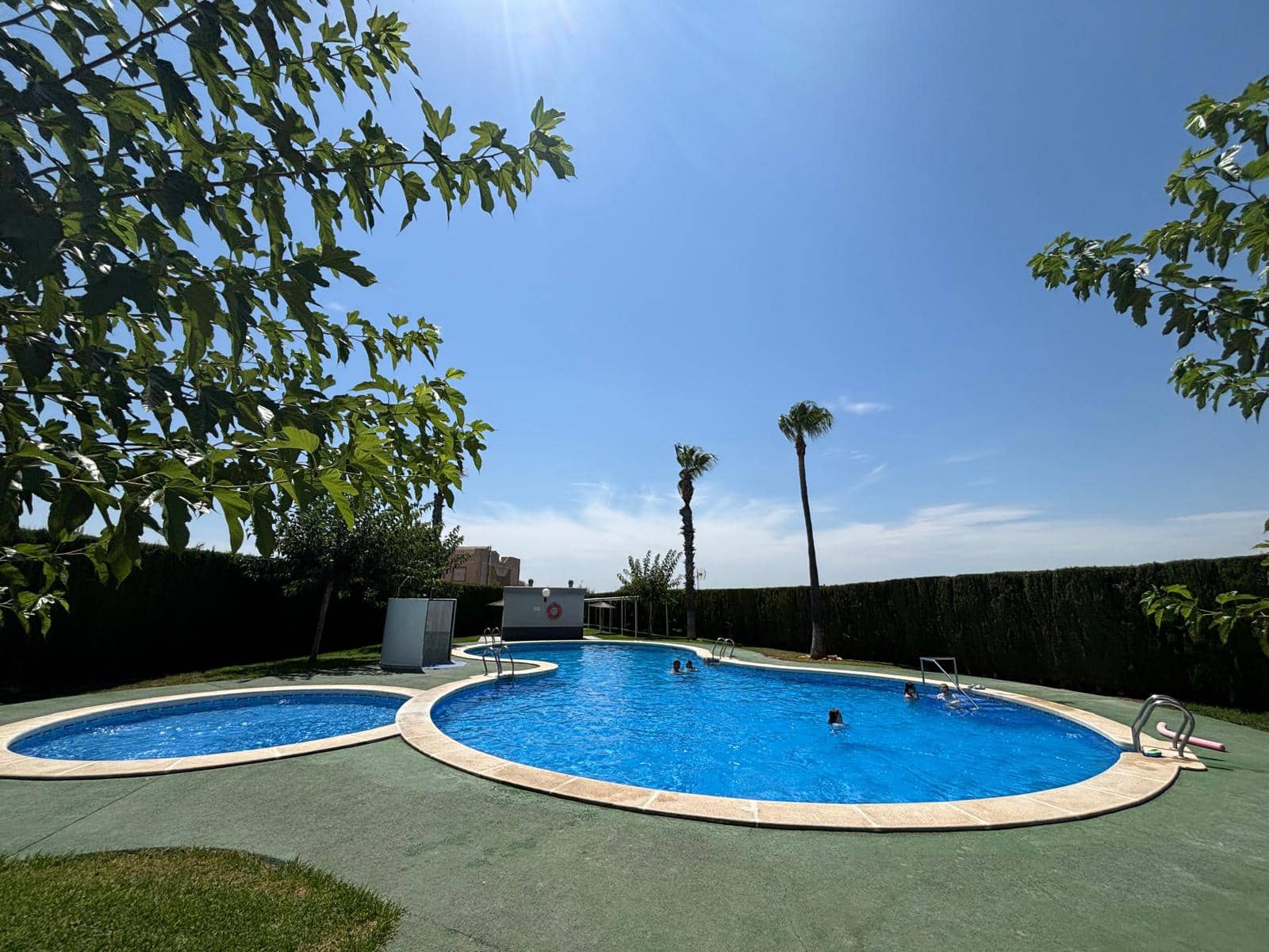 Casa de 2 habitaciones en Torrevieja en alquiler - 700 € (Ref: 9143724)