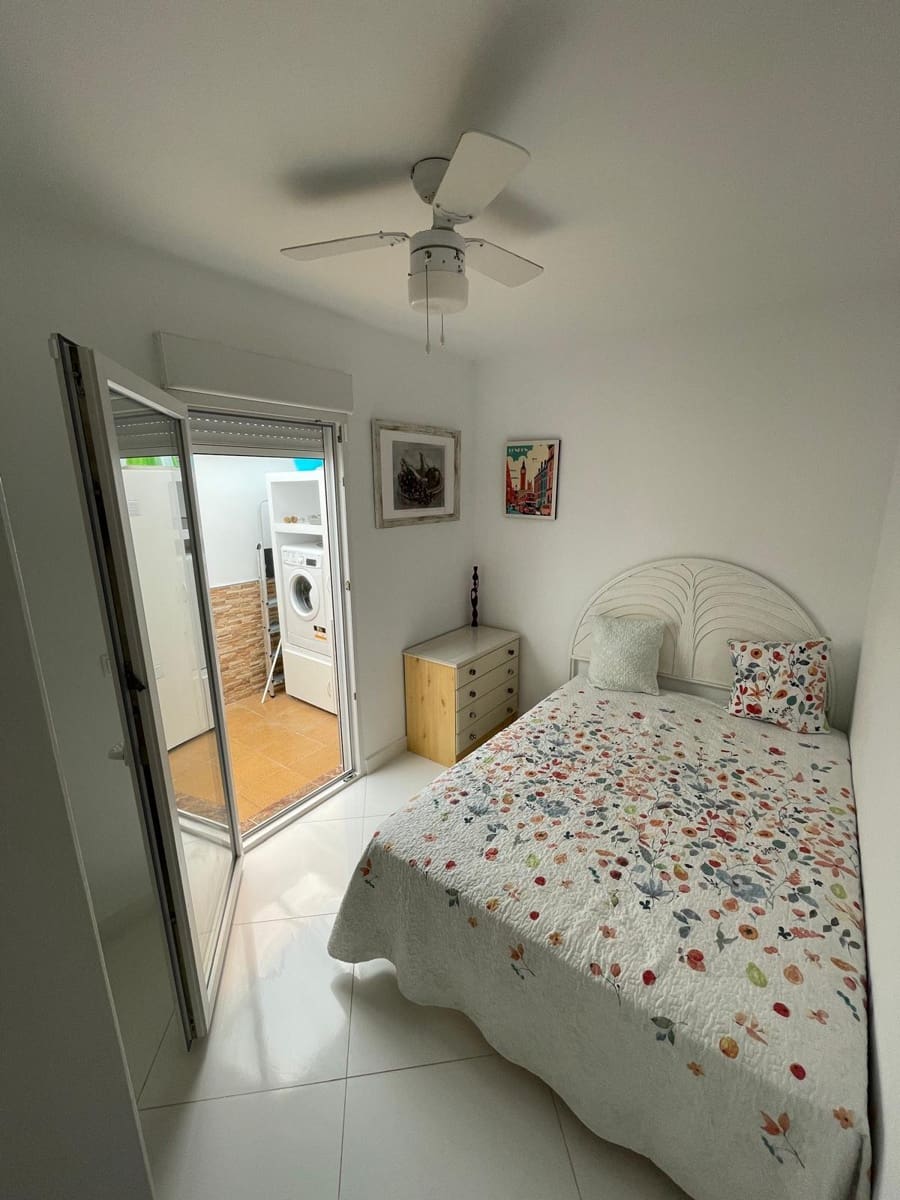 Casa de 2 habitaciones en Torrevieja en alquiler - 700 € (Ref: 9143724)