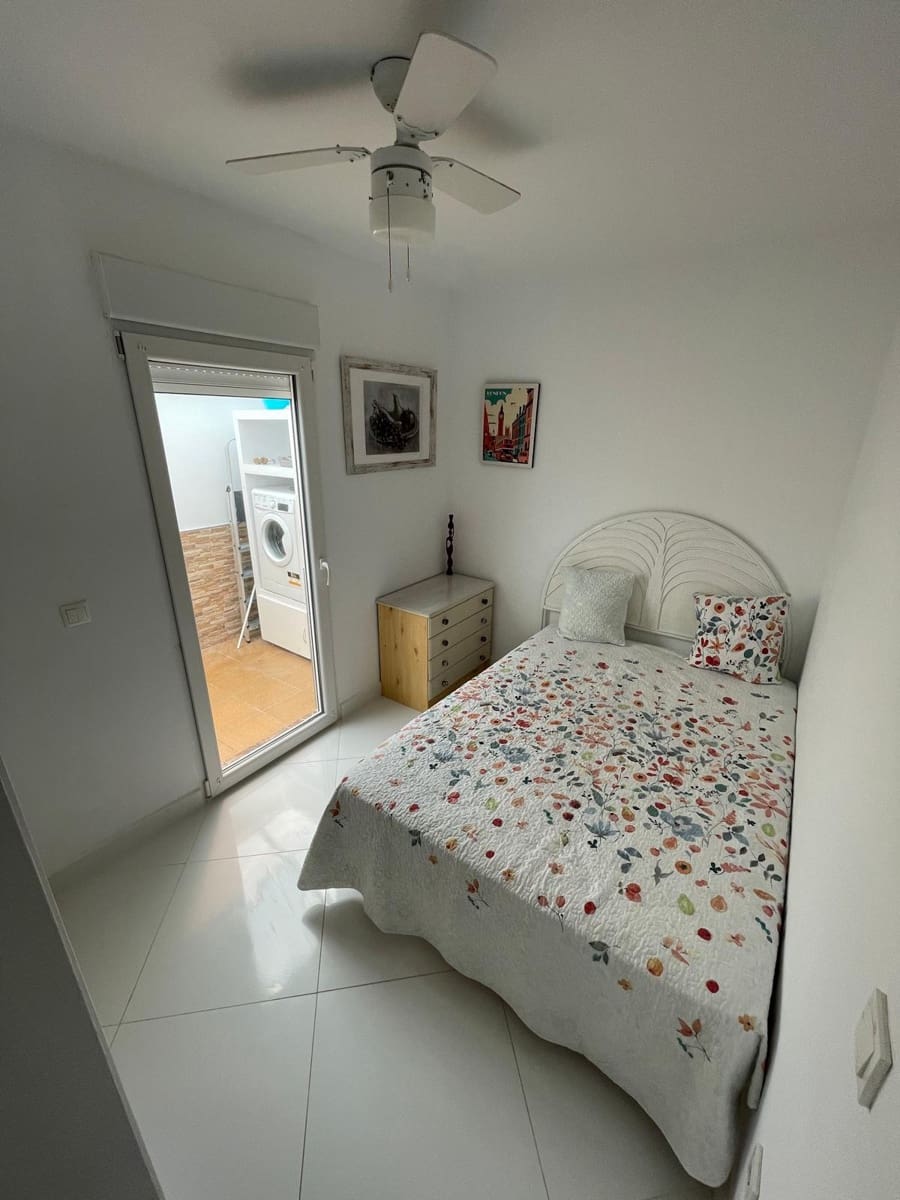 Casa de 2 habitaciones en Torrevieja en alquiler - 700 € (Ref: 9143724)