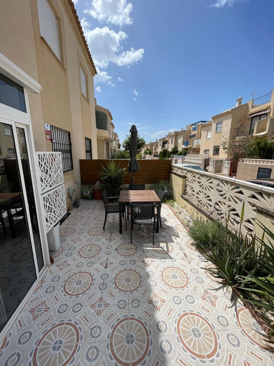 Casa de 2 habitaciones en Torrevieja en alquiler - 700 € (Ref: 9143724)
