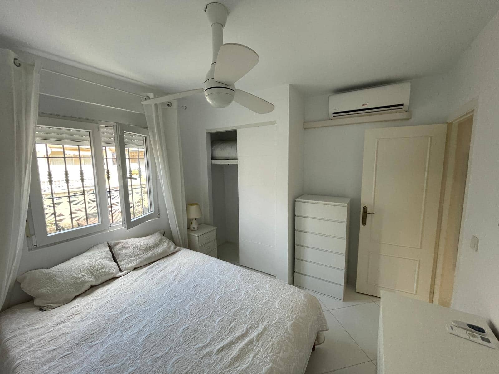 Casa de 2 habitaciones en Torrevieja en alquiler - 700 € (Ref: 9143724)