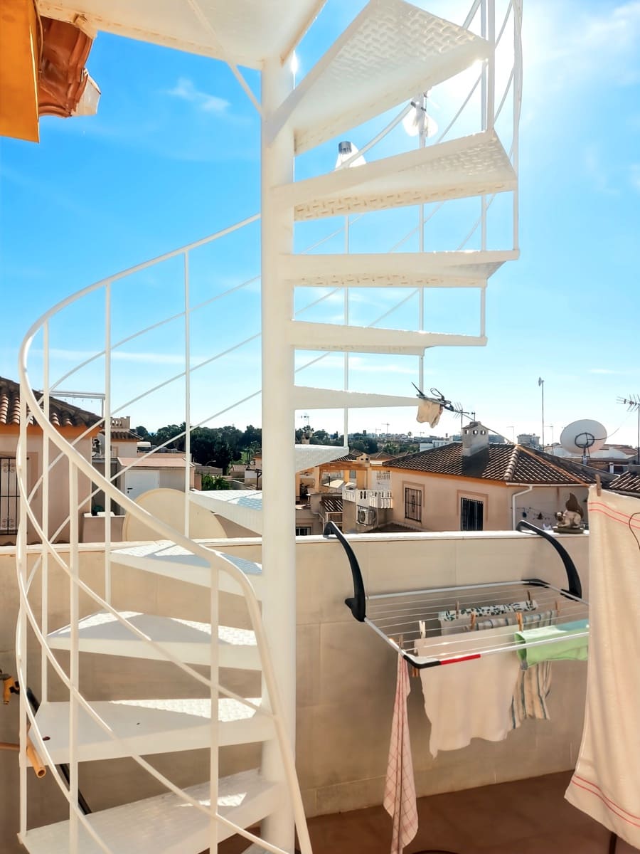 3 soveværelse Rækkehus til salg i Torrevieja med swimmingpool - € 199.900 (Ref: 9388169)