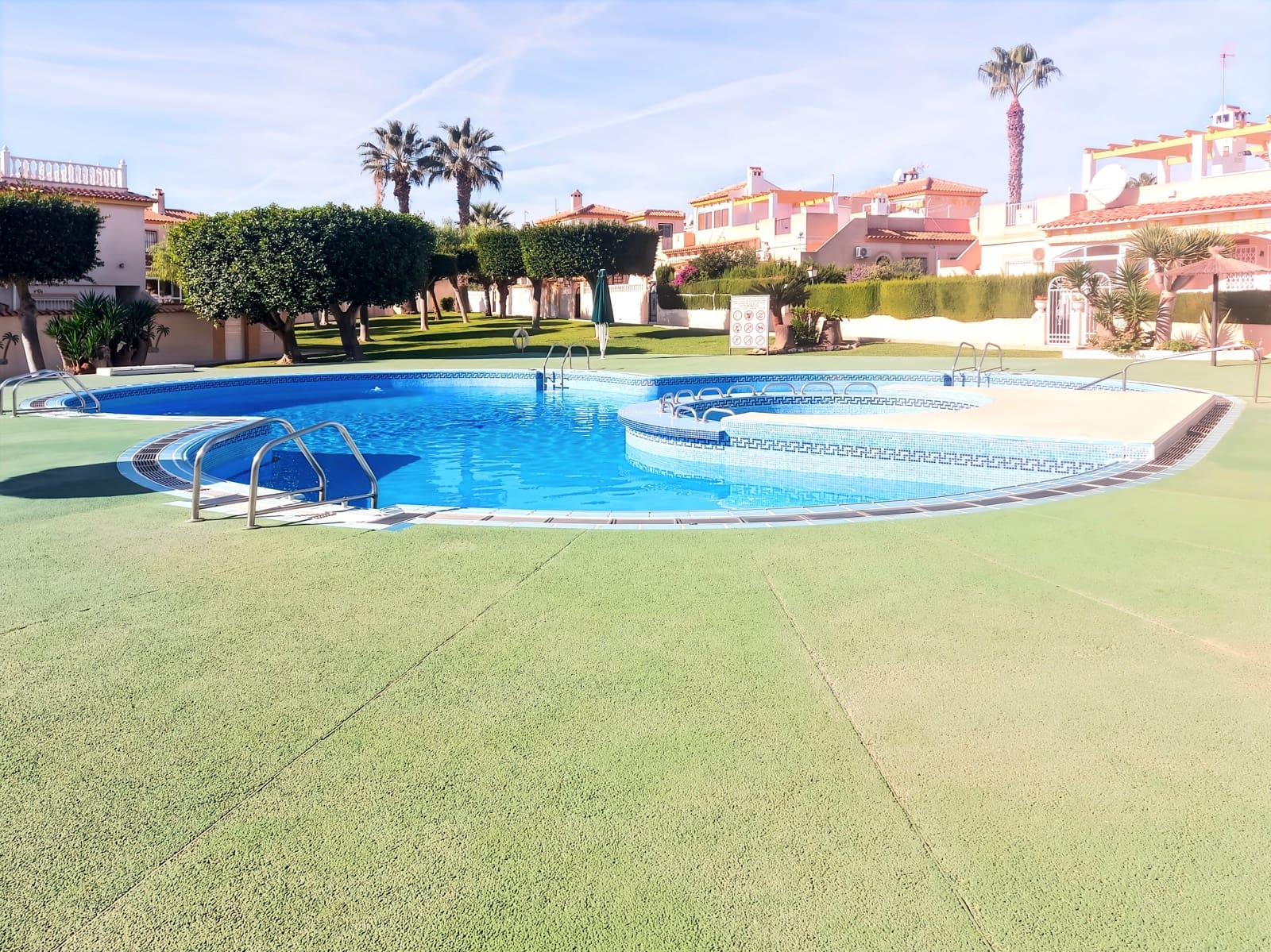3 soveværelse Rækkehus til salg i Torrevieja med swimmingpool - € 199.900 (Ref: 9388169)