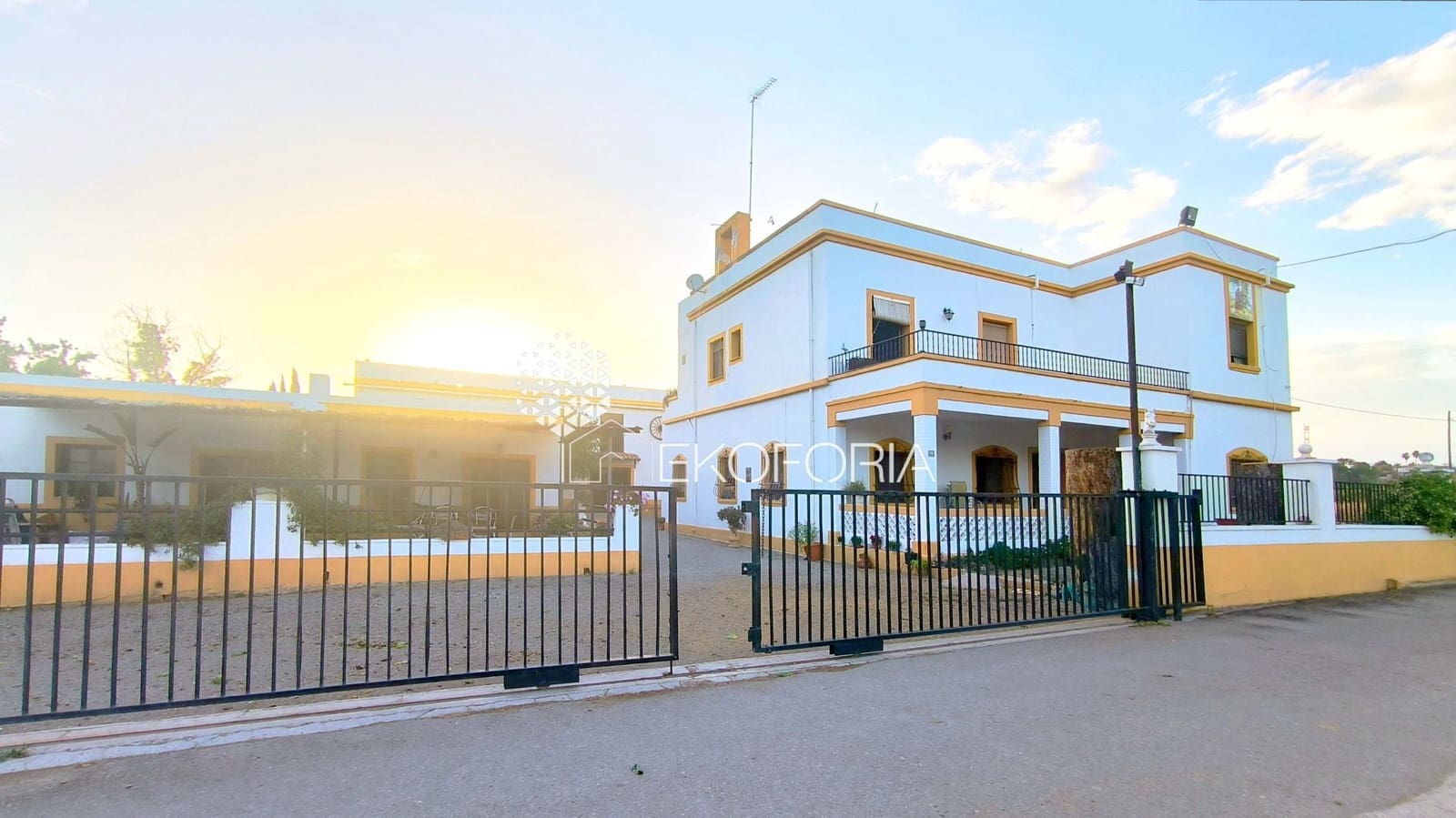 10 bedroom Villa for sale in Riba-roja de Turia with garage - € 599,000 (Ref: 10015052)