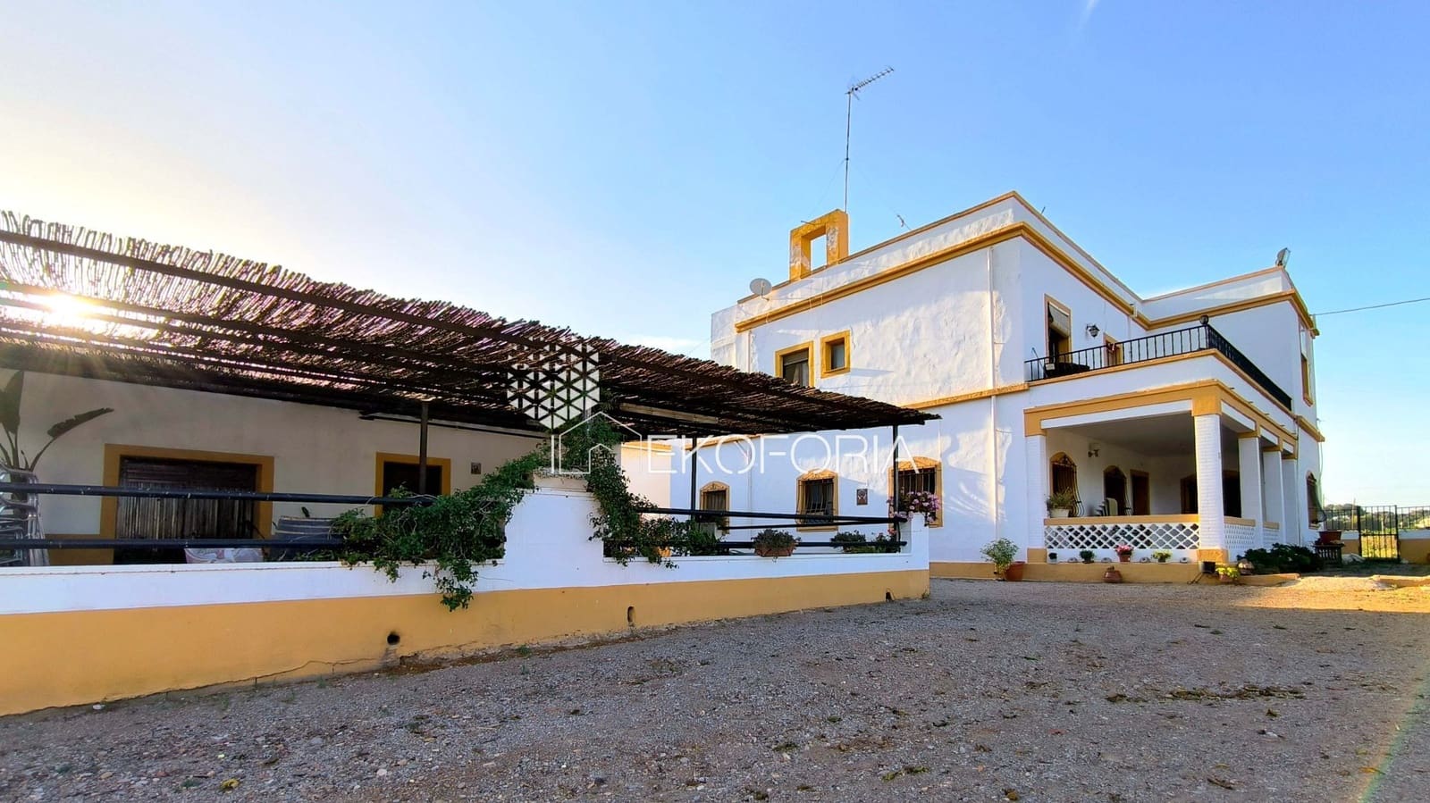 10 bedroom Villa for sale in Riba-roja de Turia with garage - € 599,000 (Ref: 10015052)