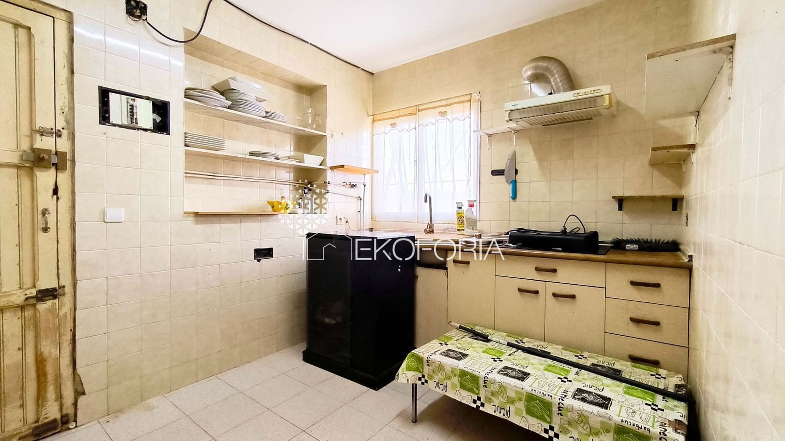 10 bedroom Villa for sale in Riba-roja de Turia with garage - € 599,000 (Ref: 10015052)