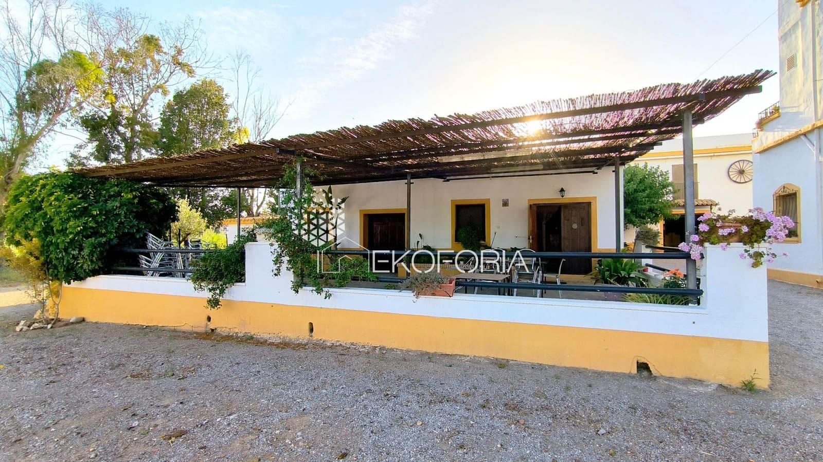 10 bedroom Villa for sale in Riba-roja de Turia with garage - € 599,000 (Ref: 10015052)