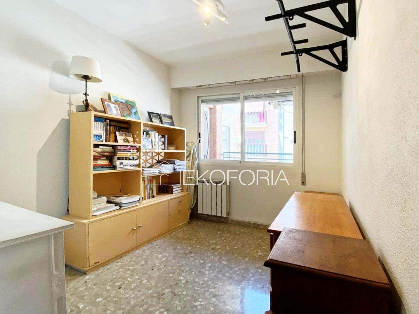 4 slaapkamer Flat te koop in Valencia stad met garage - € 299.000 (Ref: 10015053)