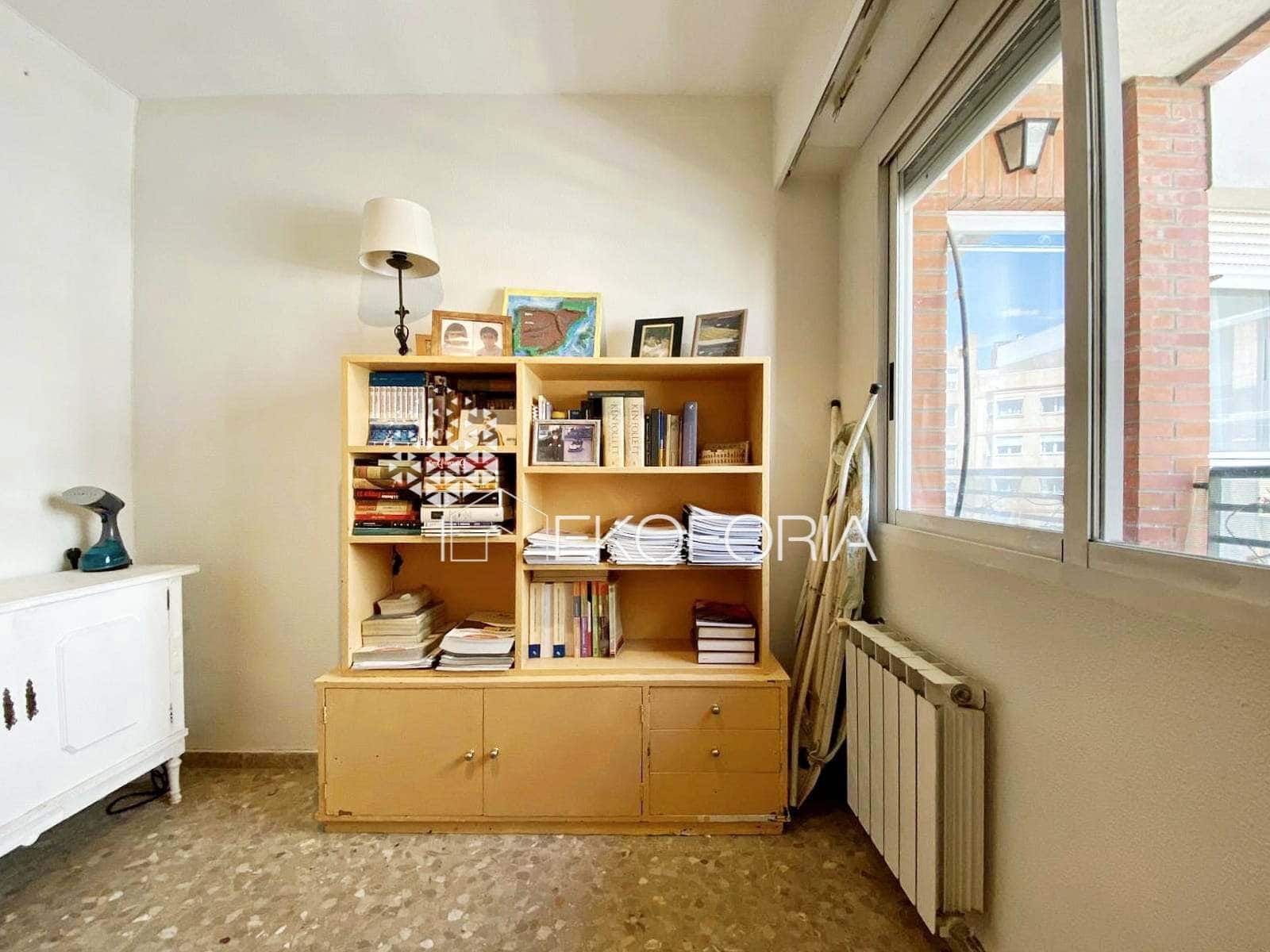 4 slaapkamer Flat te koop in Valencia stad met garage - € 299.000 (Ref: 10015053)