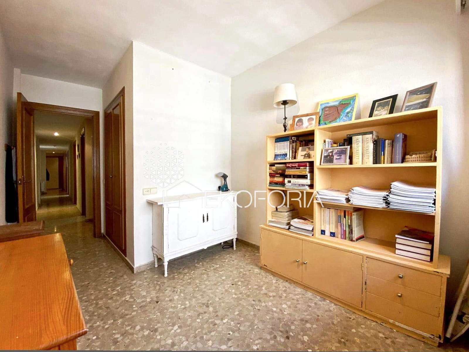 4 slaapkamer Flat te koop in Valencia stad met garage - € 299.000 (Ref: 10015053)