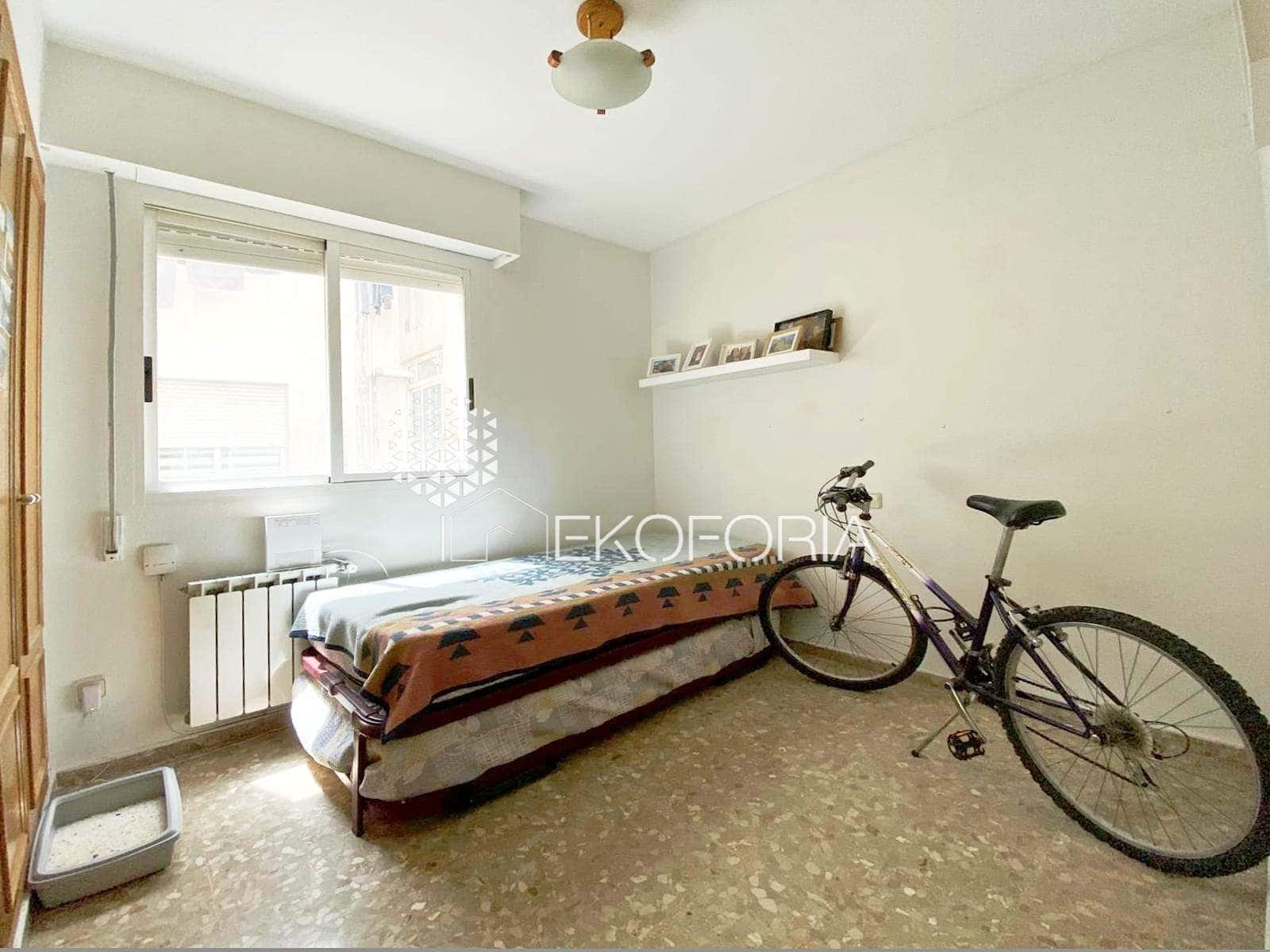 4 slaapkamer Flat te koop in Valencia stad met garage - € 299.000 (Ref: 10015053)