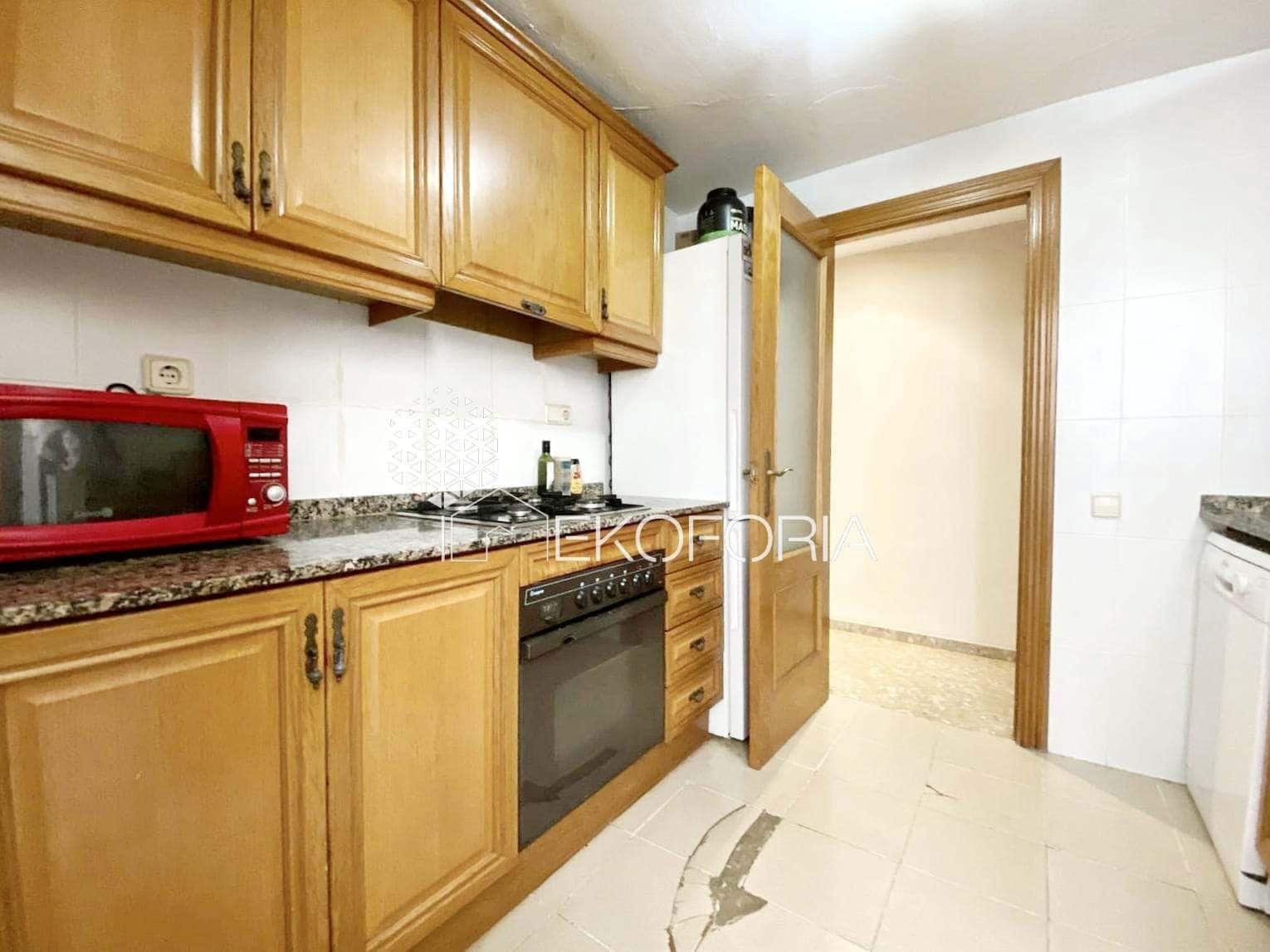 4 slaapkamer Flat te koop in Valencia stad met garage - € 299.000 (Ref: 10015053)
