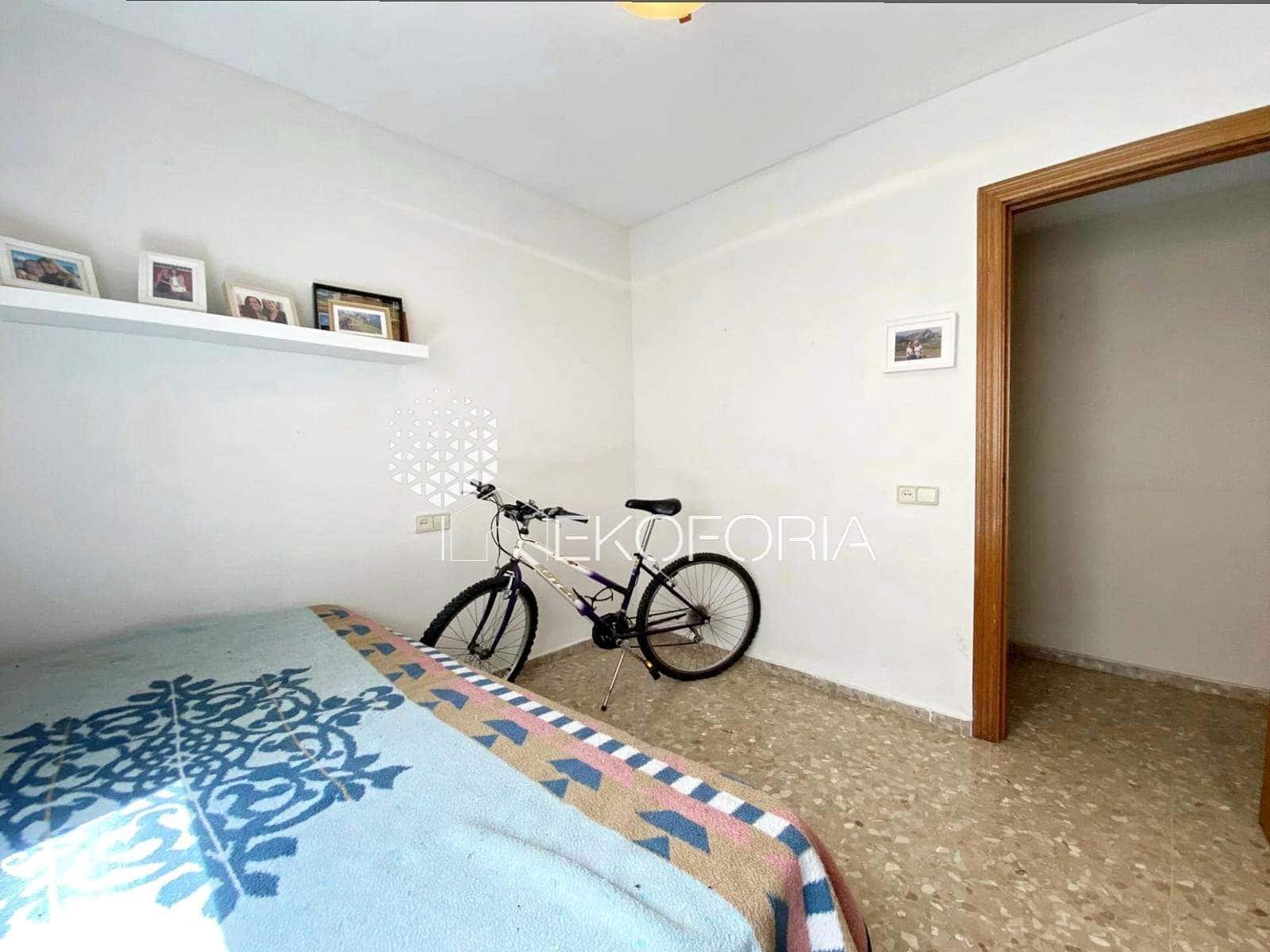 4 slaapkamer Flat te koop in Valencia stad met garage - € 299.000 (Ref: 10015053)