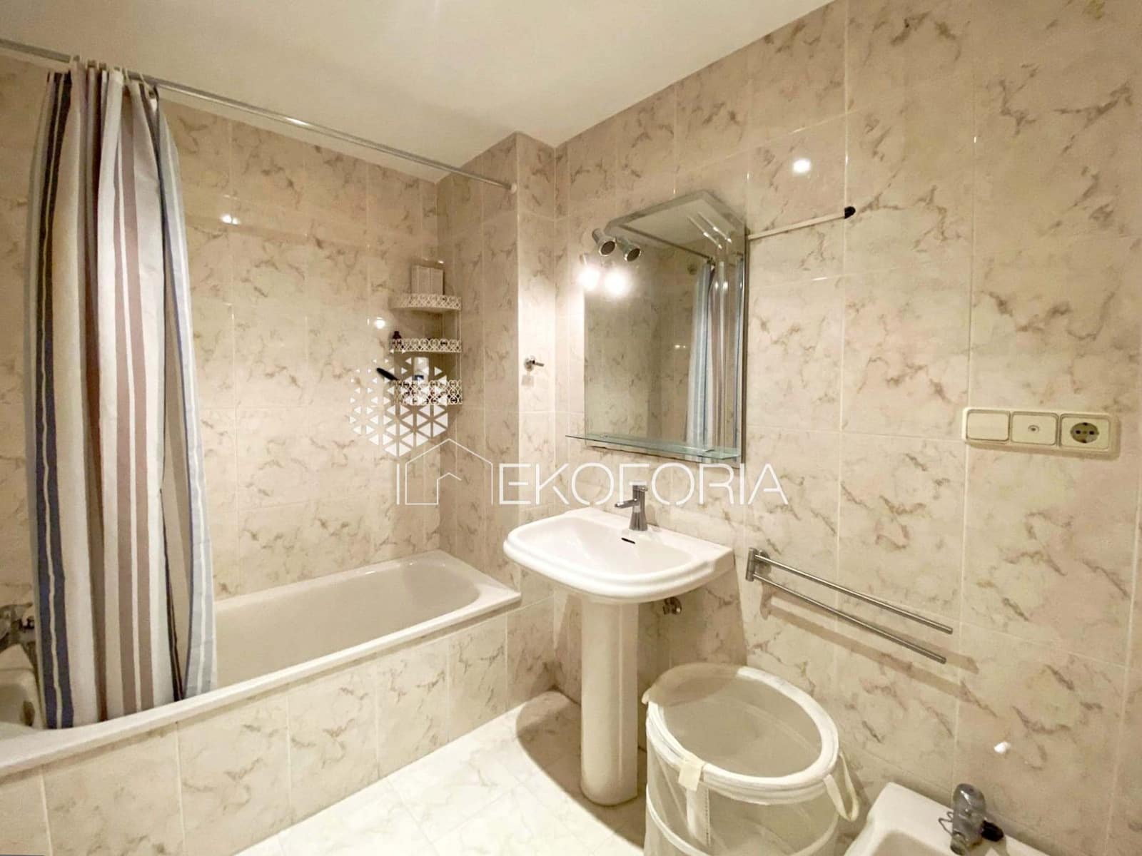 4 slaapkamer Flat te koop in Valencia stad met garage - € 299.000 (Ref: 10015053)