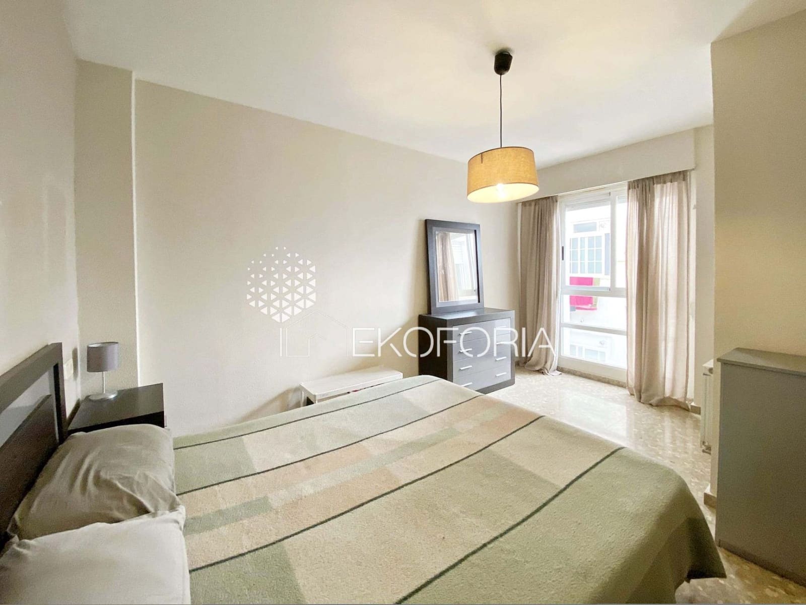 4 slaapkamer Flat te koop in Valencia stad met garage - € 299.000 (Ref: 10015053)