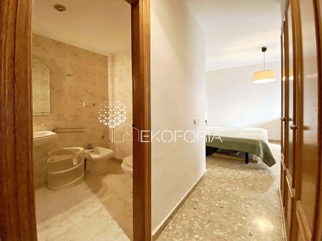 4 slaapkamer Flat te koop in La Raiosa, Valencia stad met garage - € 299.000 (Ref: 10015053)