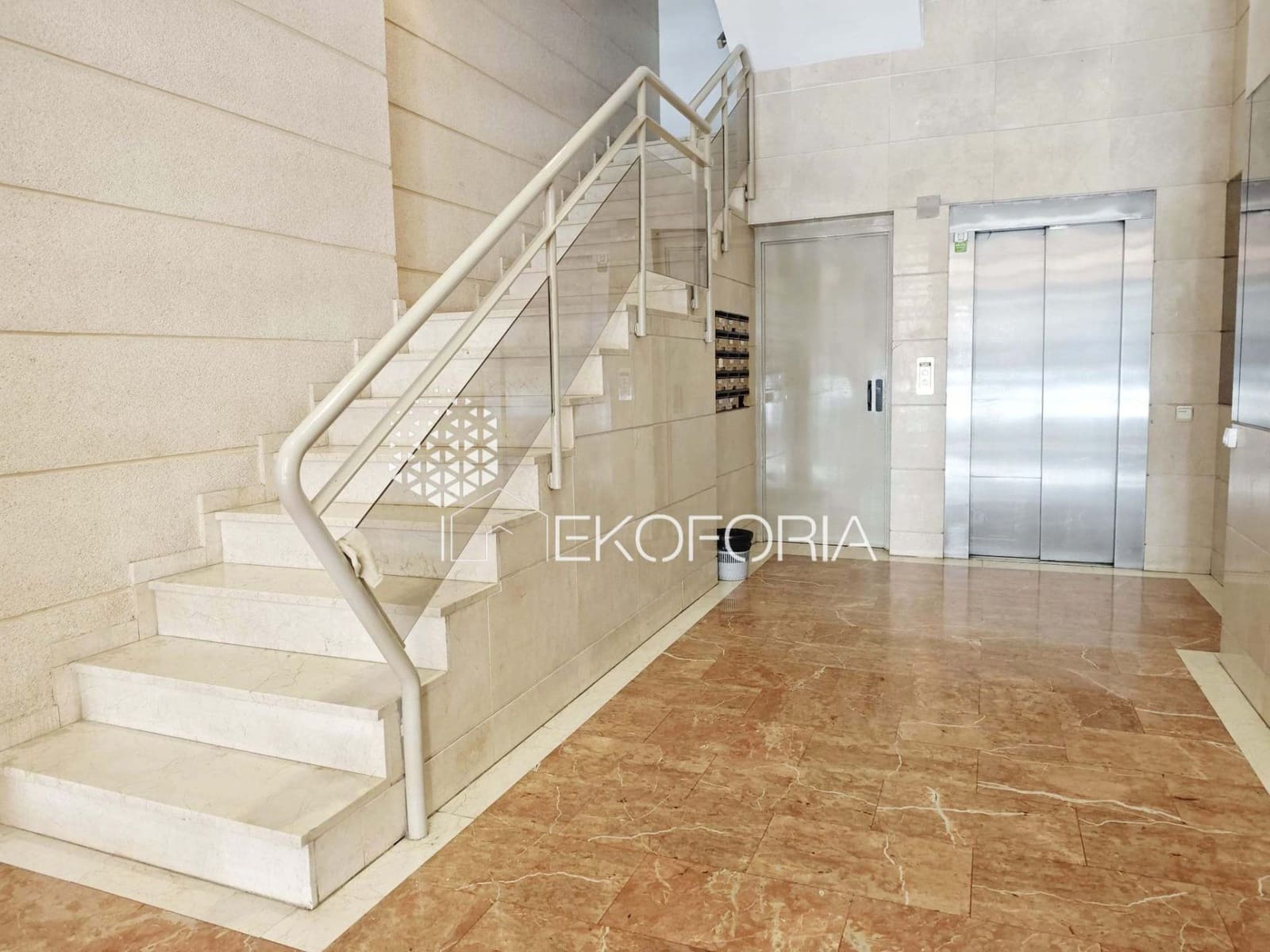 4 slaapkamer Flat te koop in Valencia stad met garage - € 299.000 (Ref: 10015053)