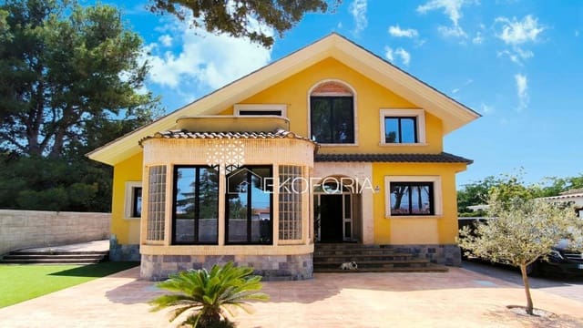 5 soveværelse Villa til salg i La Pobla de Vallbona med swimmingpool garage - € 615.000 (Ref: 9115886)