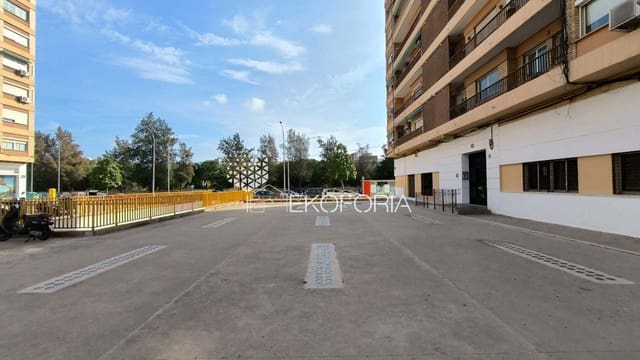 10 bedroom Commercial for sale in Campanar, Valencia city - € 790,000 (Ref: 9228097)