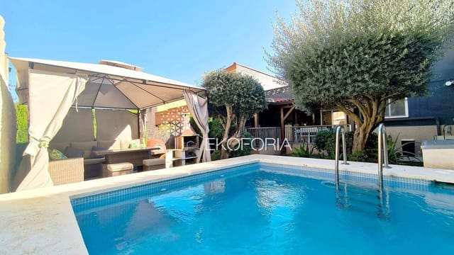 3 chambre Villa/Maison Semi-Mitoyenne à vendre à Gilet avec piscine garage - 299 000 € (Ref: 9344371)