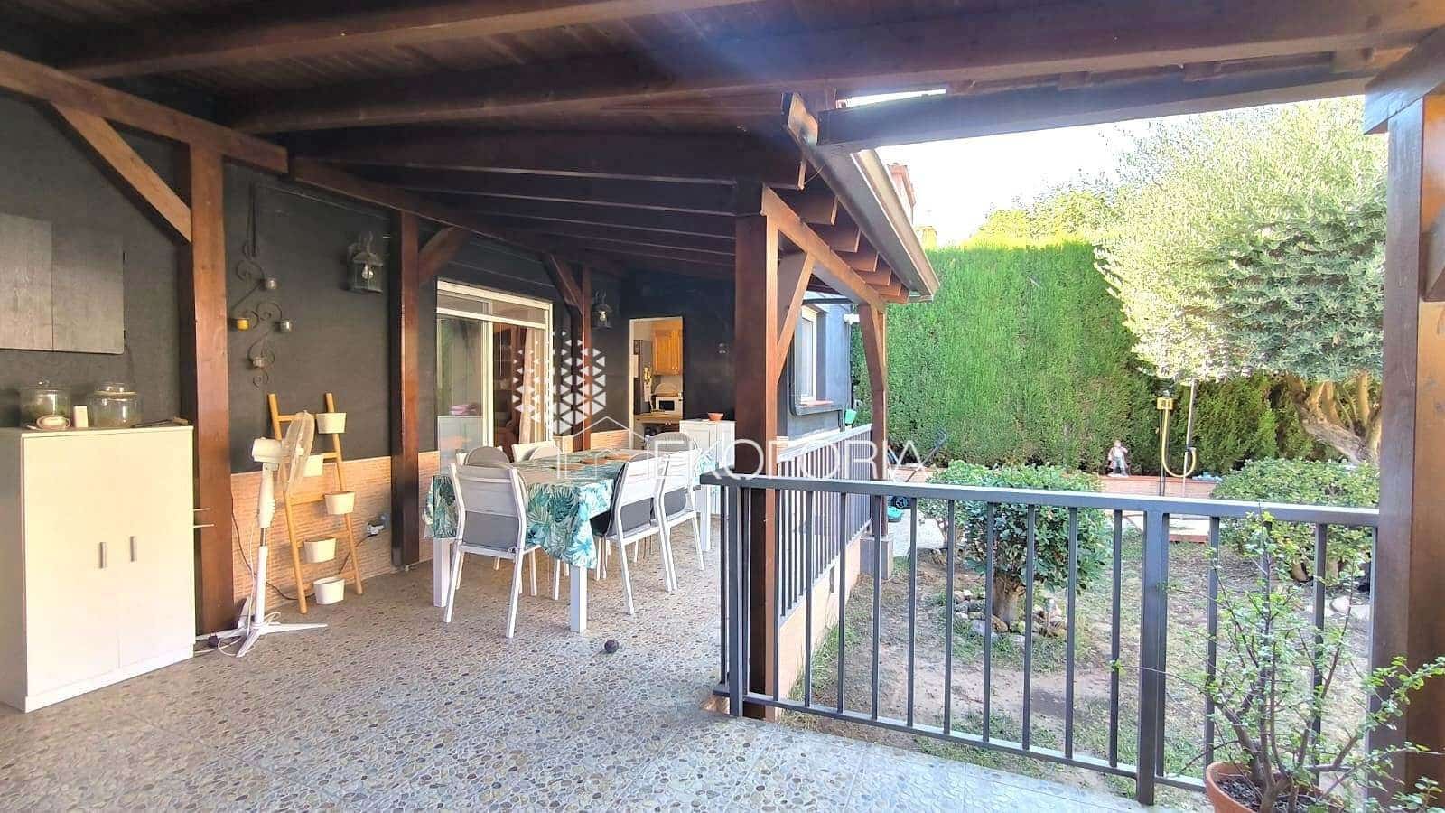 3 soveværelse Semi-Rækkehus til salg i Gilet med swimmingpool garage - € 299.000 (Ref: 9344371)