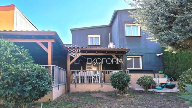 3 chambre Villa/Maison Semi-Mitoyenne à vendre à Gilet avec piscine garage - 299 000 € (Ref: 9344371)