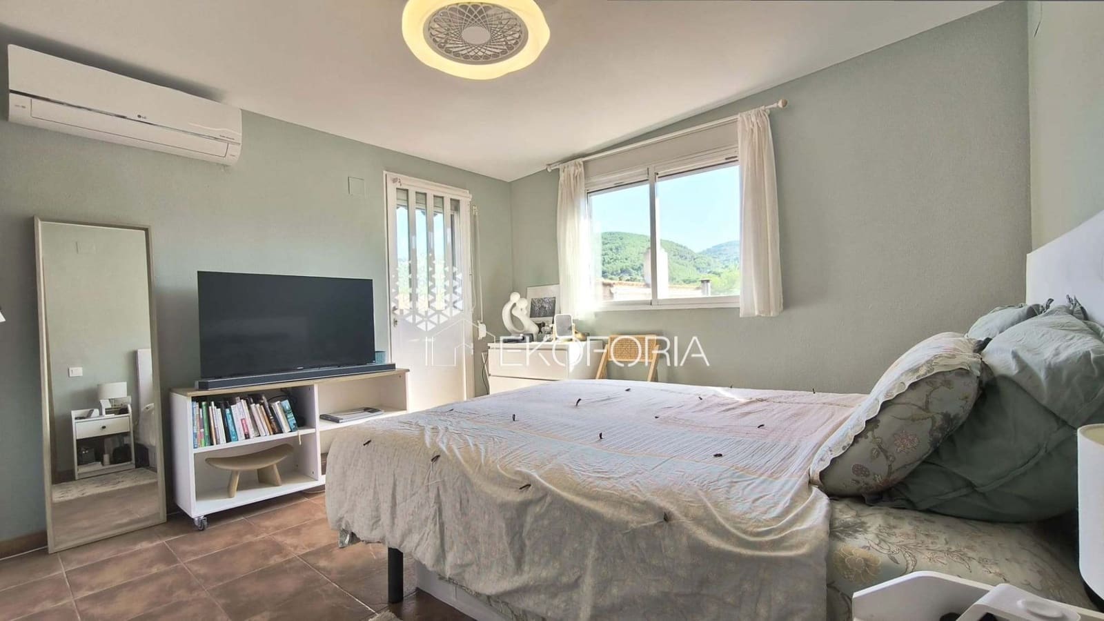 3 soveværelse Semi-Rækkehus til salg i Gilet med swimmingpool garage - € 299.000 (Ref: 9344371)