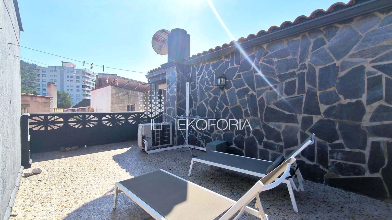 3 soveværelse Semi-Rækkehus til salg i Gilet med swimmingpool garage - € 299.000 (Ref: 9344371)