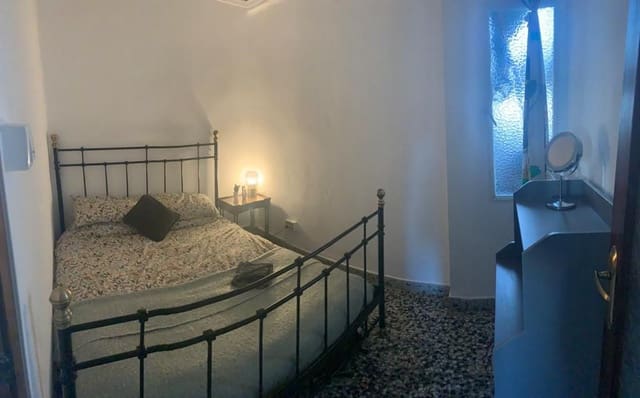 3 soverom Leilighet til leie i Valencia by - € 900 (Ref: 9376648)