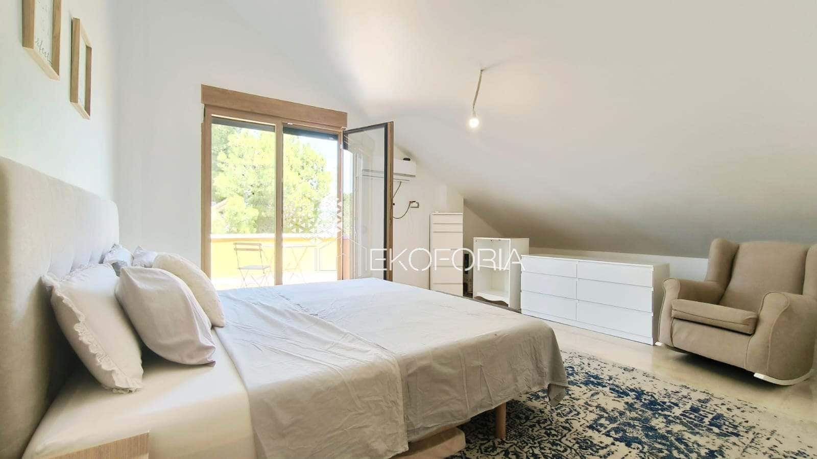 5 soverom Villa til salgs i La Pobla de Vallbona med svømmebasseng garasje - € 615 000 (Ref: 9410619)