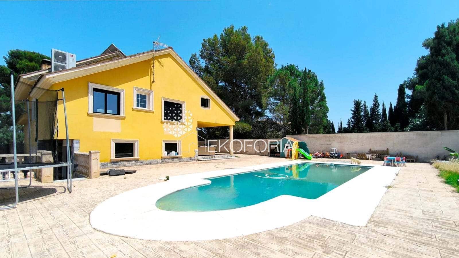 5 soverom Villa til salgs i La Pobla de Vallbona med svømmebasseng garasje - € 615 000 (Ref: 9410619)