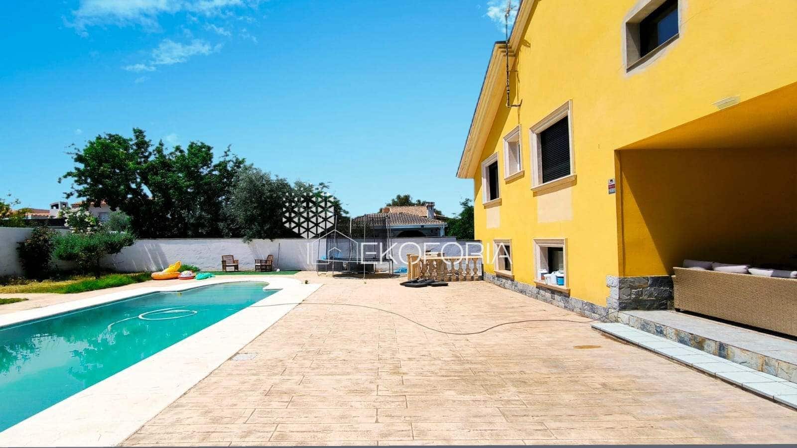 5 soverom Villa til salgs i La Pobla de Vallbona med svømmebasseng garasje - € 615 000 (Ref: 9410619)