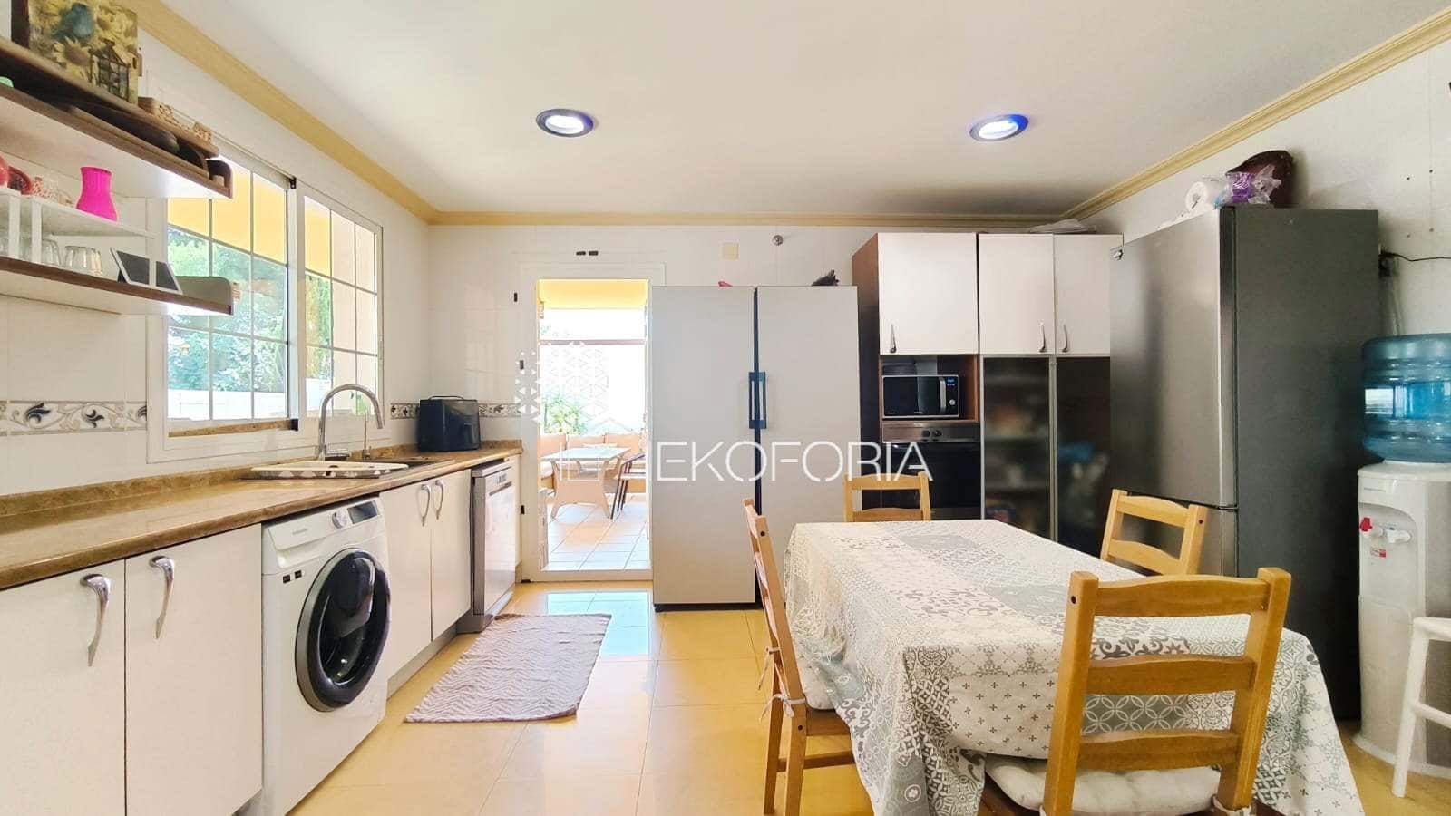 5 soverom Villa til salgs i La Pobla de Vallbona med svømmebasseng garasje - € 615 000 (Ref: 9410619)