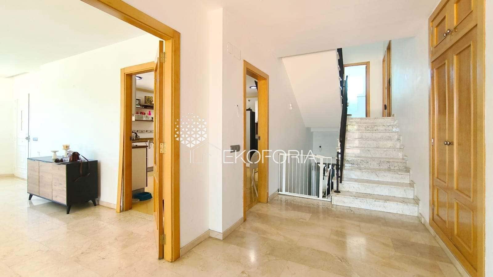 5 soverom Villa til salgs i La Pobla de Vallbona med svømmebasseng garasje - € 615 000 (Ref: 9410619)